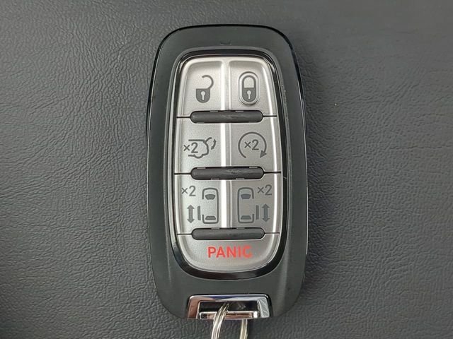 New 2027 Bright White Clear-Coat Exterior Paint Chrysler Select image 37