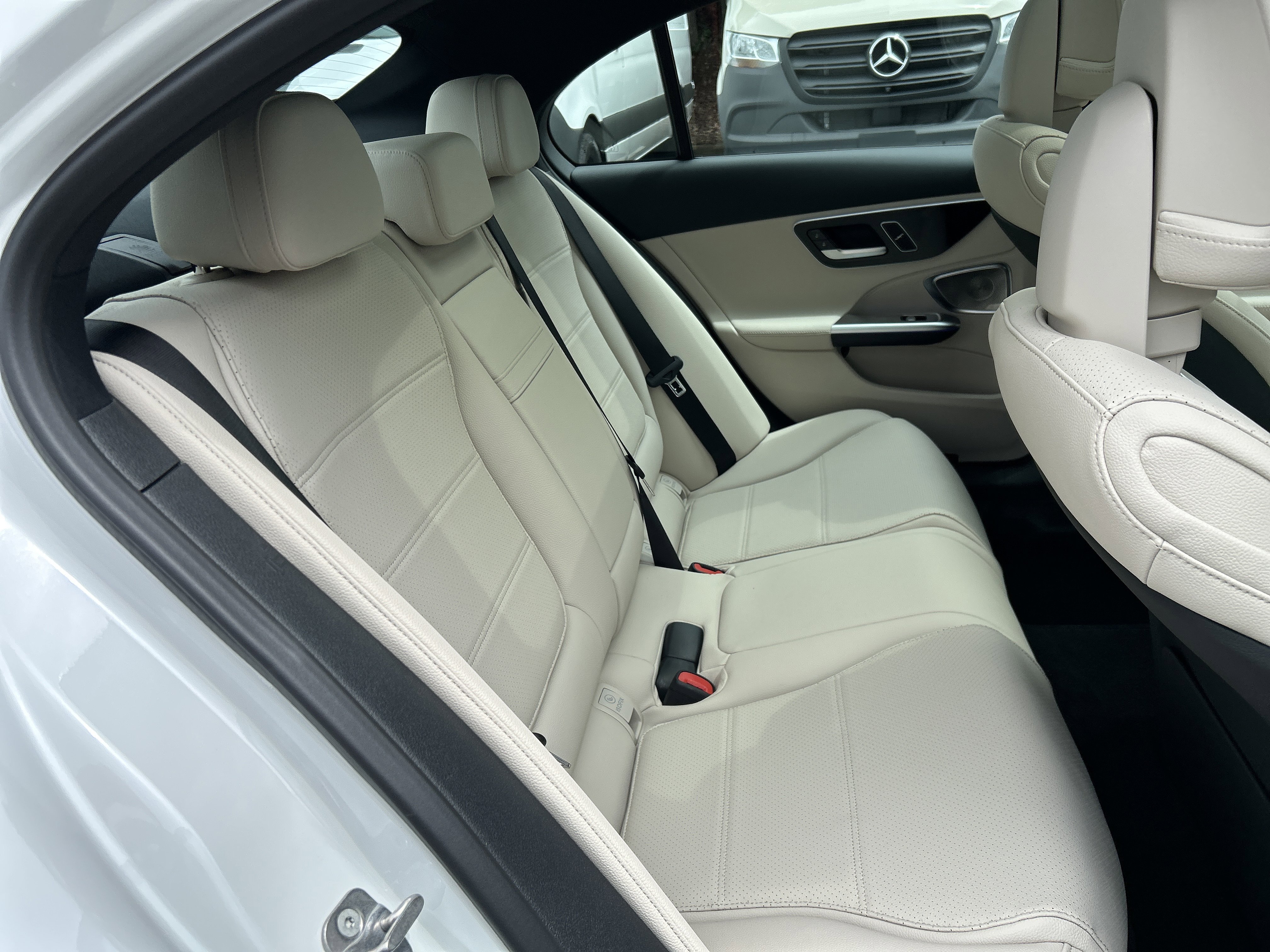 New 2026 MANUFAKTUR Moonlight White Metallic Mercedes-Benz C 300 Sedan image 40