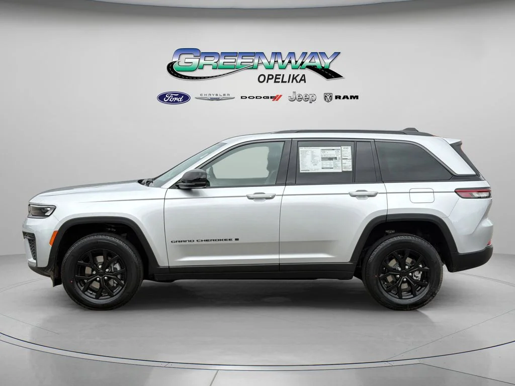 New 2026 Silver Zynith Exterior Paint Jeep Altitude image 4
