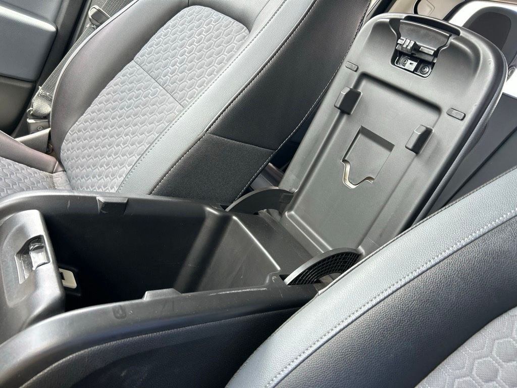 Used 2018 White Chevrolet Z71 image 37