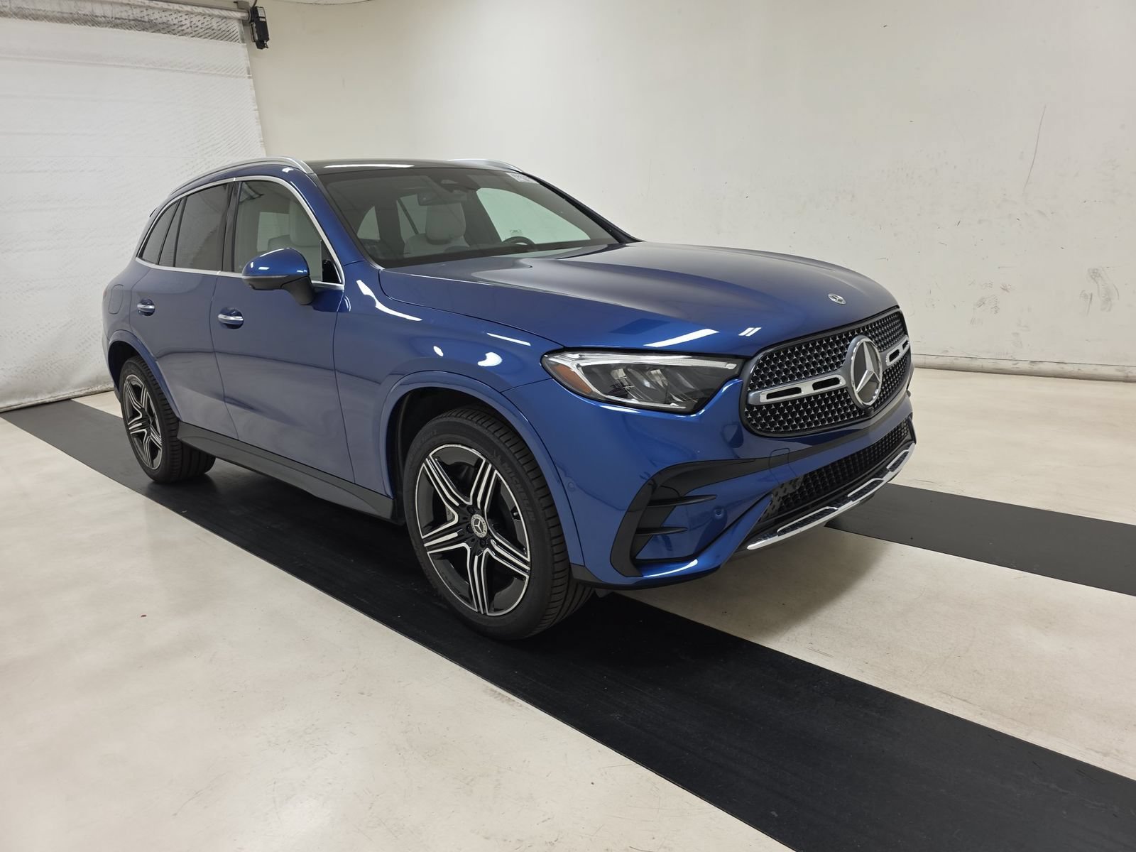 Used 2023 Blue Mercedes-Benz GLC 300 image 5