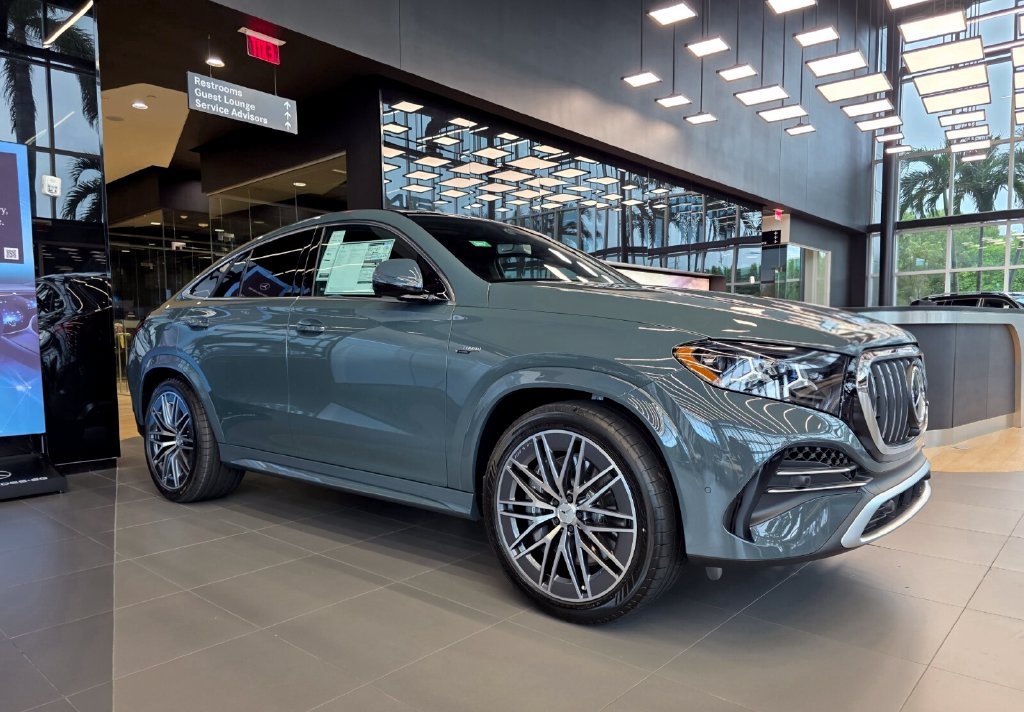 New 2027 Green Mercedes-Benz GLE 450 image 1