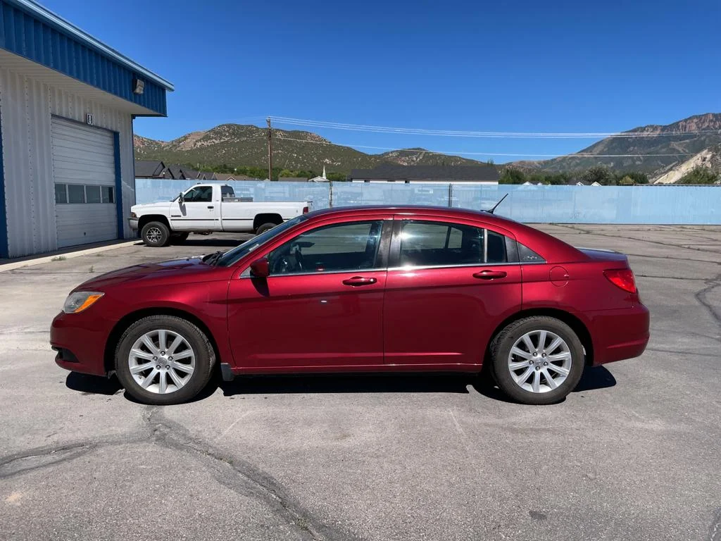 2011 Chrysler 200 Touring - Photo 8