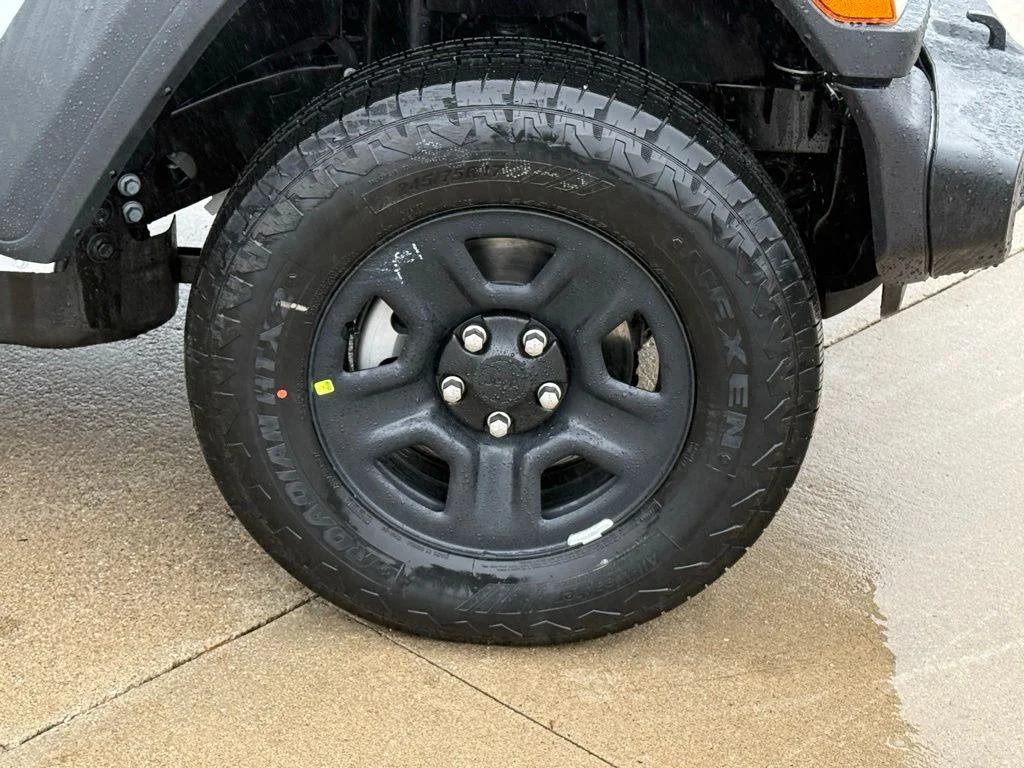 New 2026 Bright White Clear-Coat Exterior Paint Jeep Sport image 9