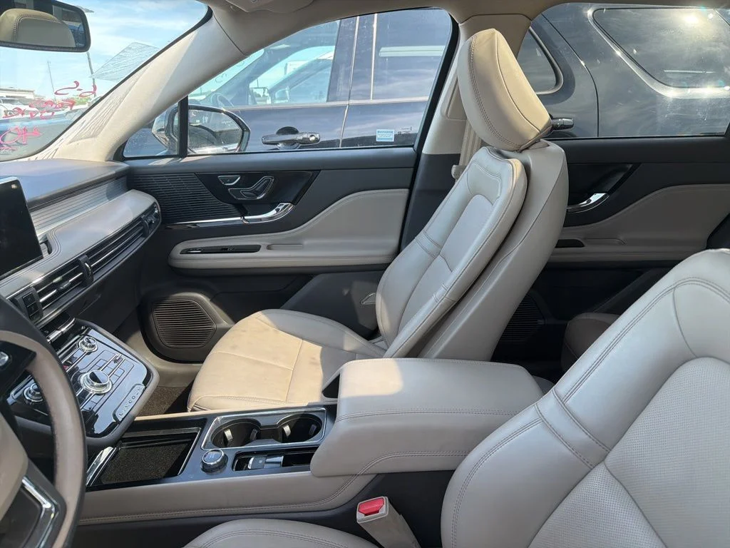 Used 2022 Blue Metallic Lincoln Standard image 6