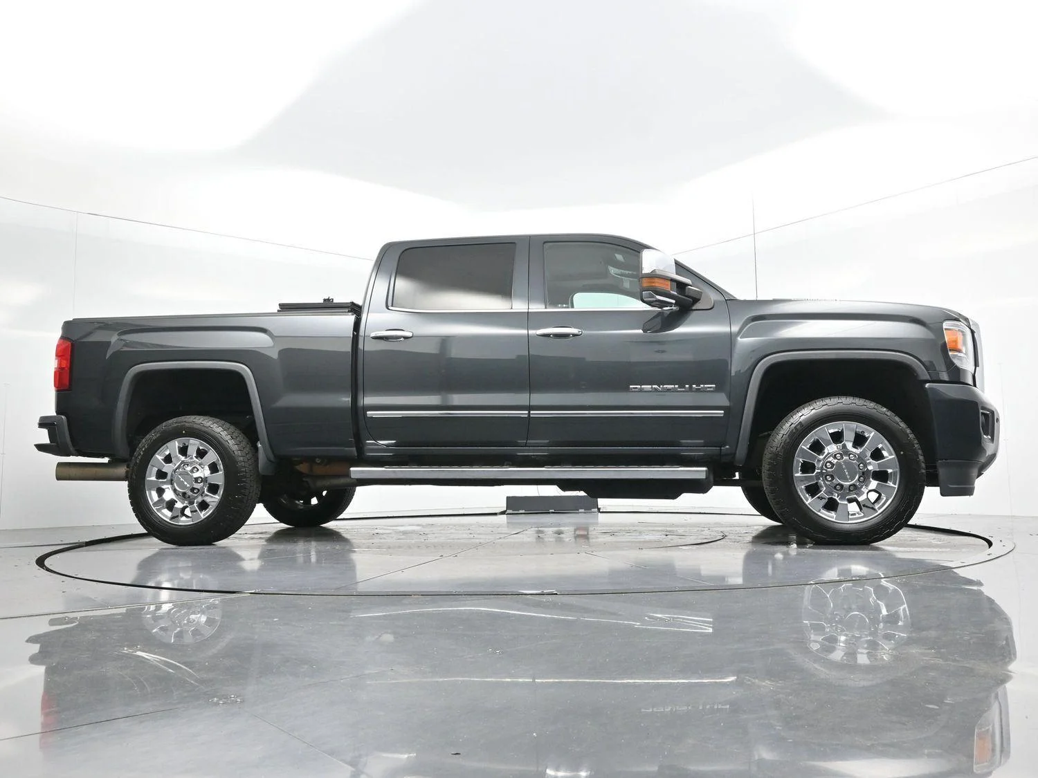 Used 2017 DARK SLATE METALLIC GMC Denali image 49