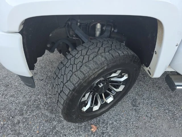 Used 2019 White GMC Denali image 33