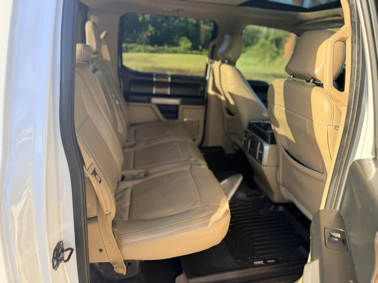 Used 2016 White Ford Lariat 4x4 4dr SuperCrew 5.5 ft. SB image 18