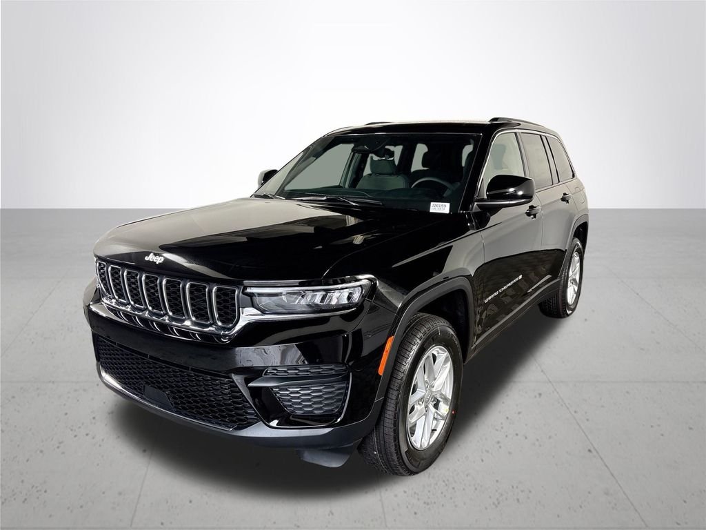 New 2026 Diamond Black Crystal Pearl-Coat Exterior Paint Jeep Laredo X image 2