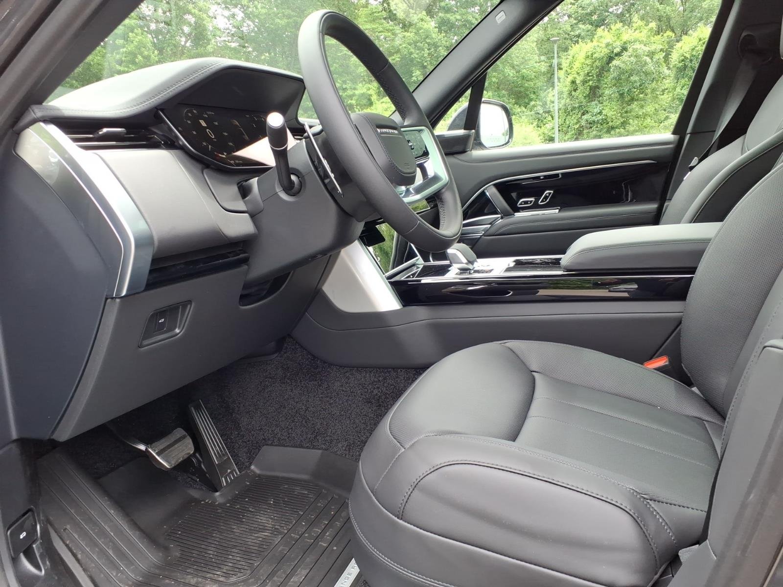 New 2026 Carpathian Grey Land Rover SE LWB image 17