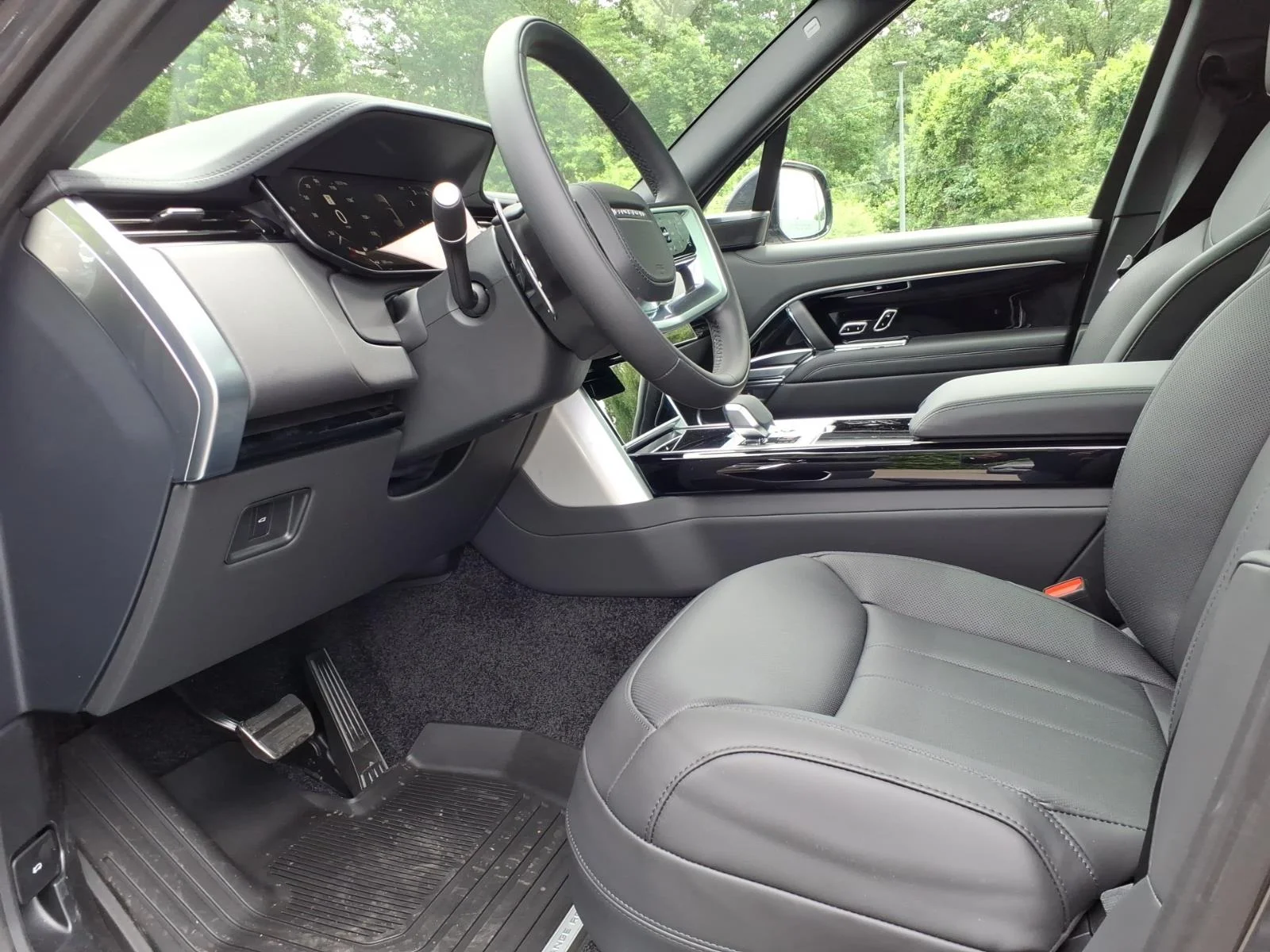 New 2026 Carpathian Grey Land Rover SE LWB image 17