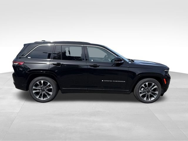 New 2025 Diamond Black Crystal Pearl-Coat Exterior Paint Jeep Overland image 8