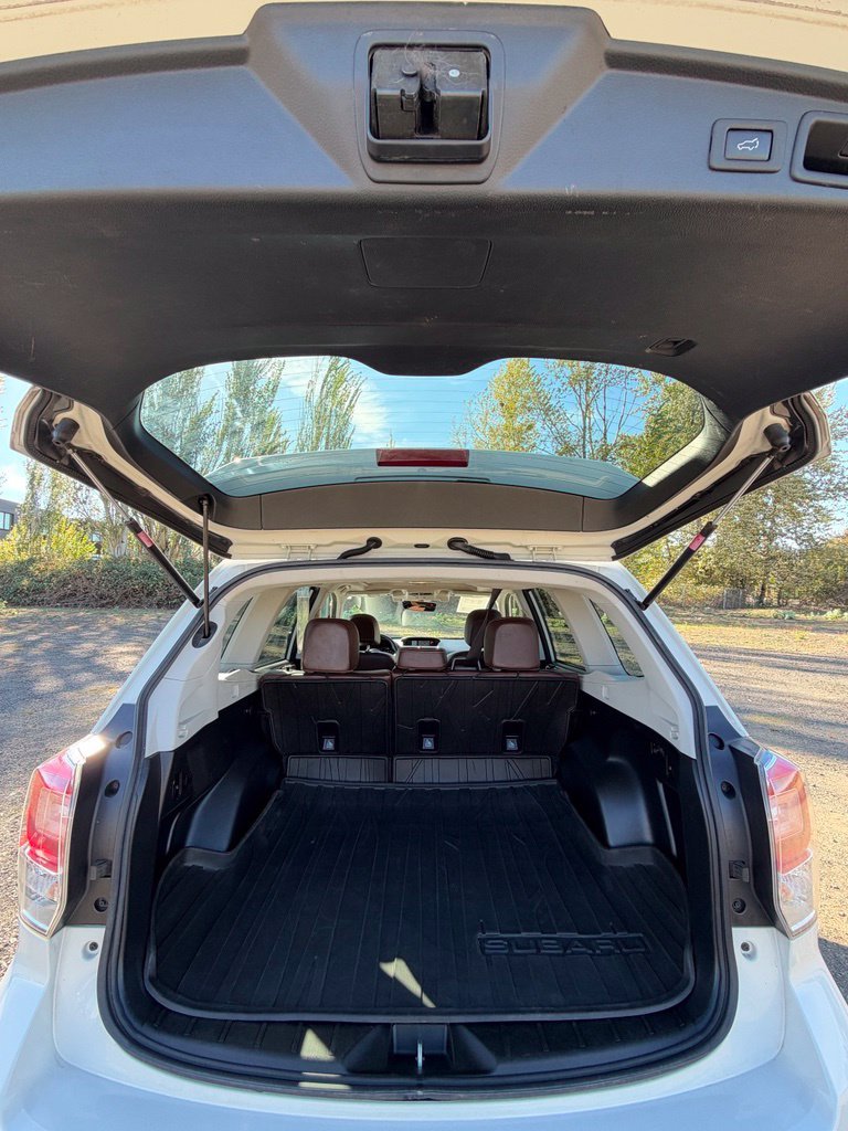 Used 2018 Crystal White Pearl Subaru 2.5i Touring image 9