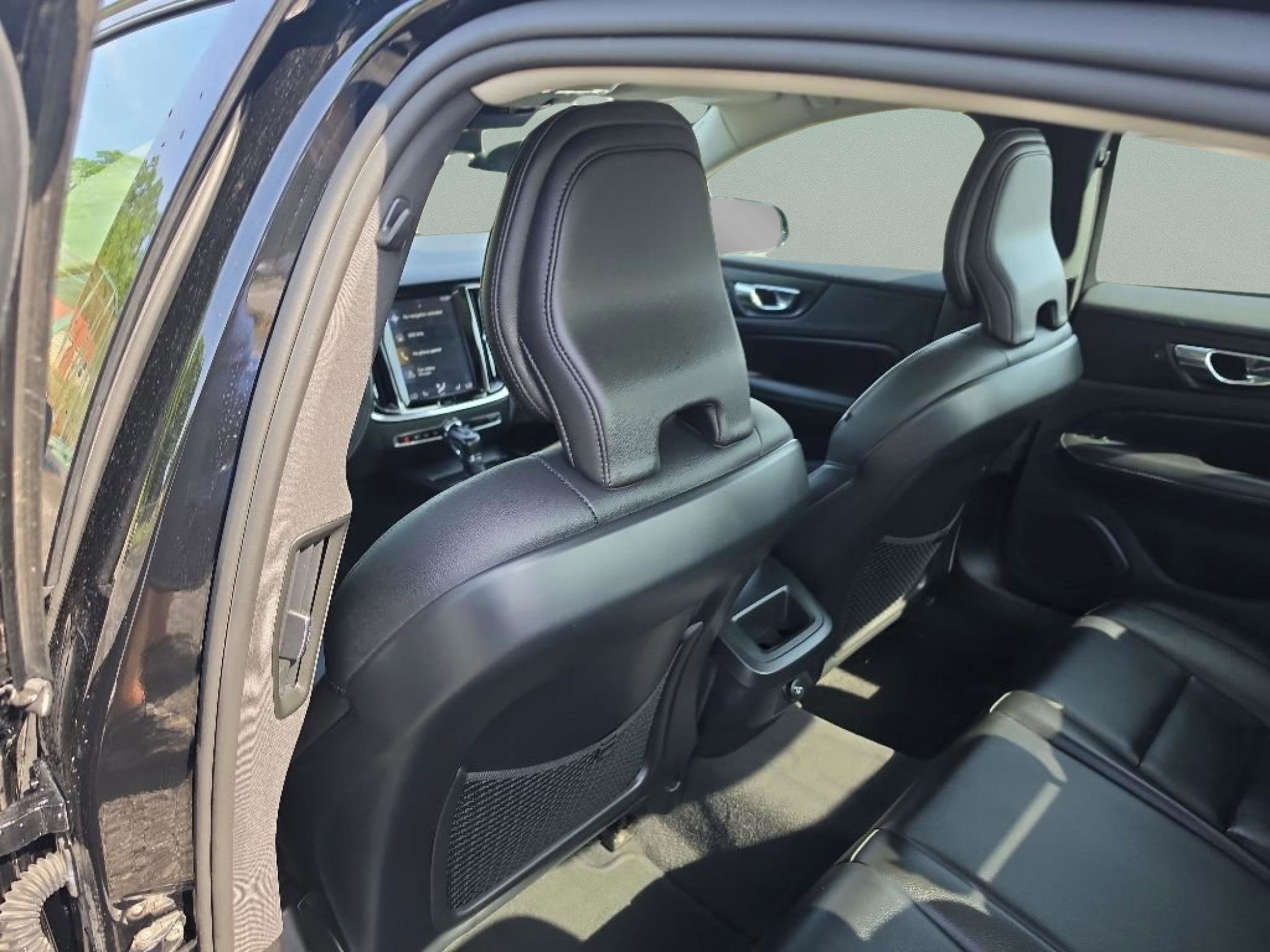 2020 Volvo S60 Momentum - Photo 22