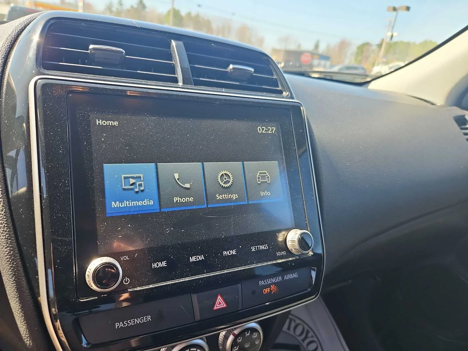 Used 2024 Labrador Black Pearl Mitsubishi SE image 19