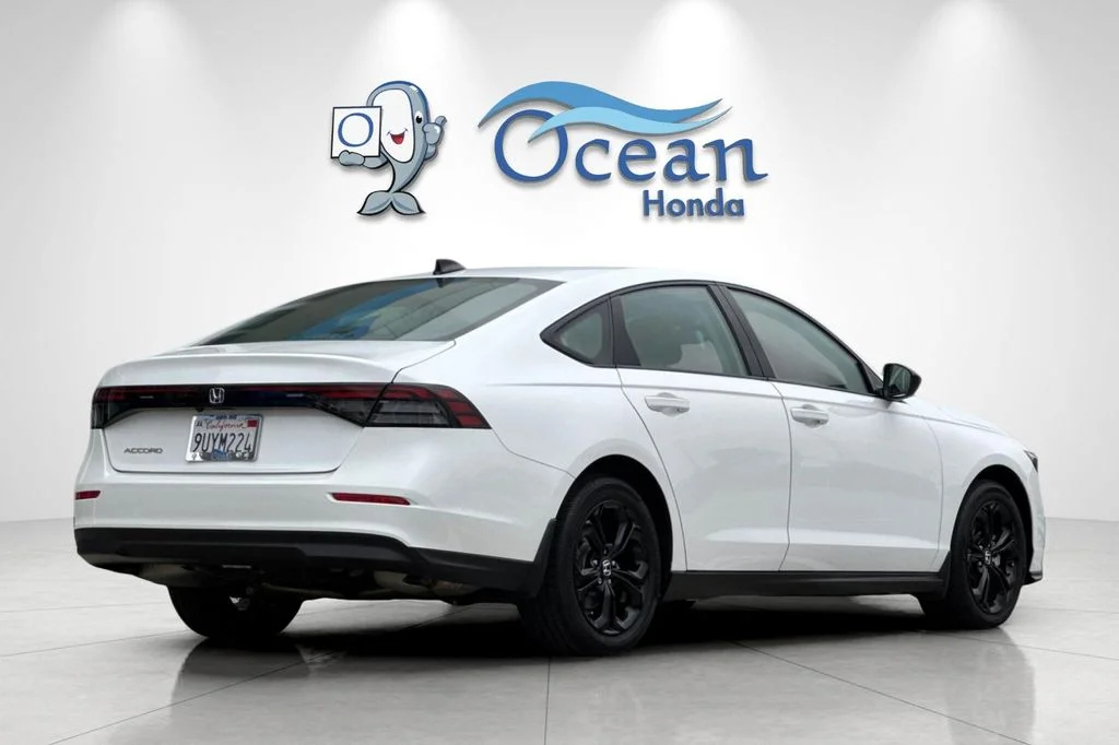 Used 2025  Honda SE image 4