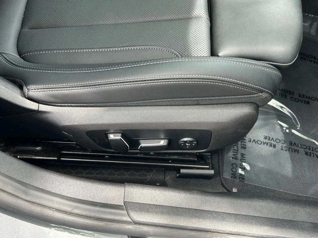 Used 2025 Gray BMW 330i image 30