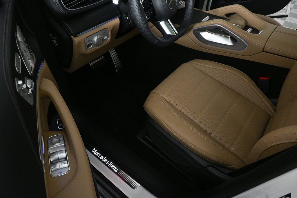 New 2026 Polar White Mercedes-Benz GLS 580 image 7