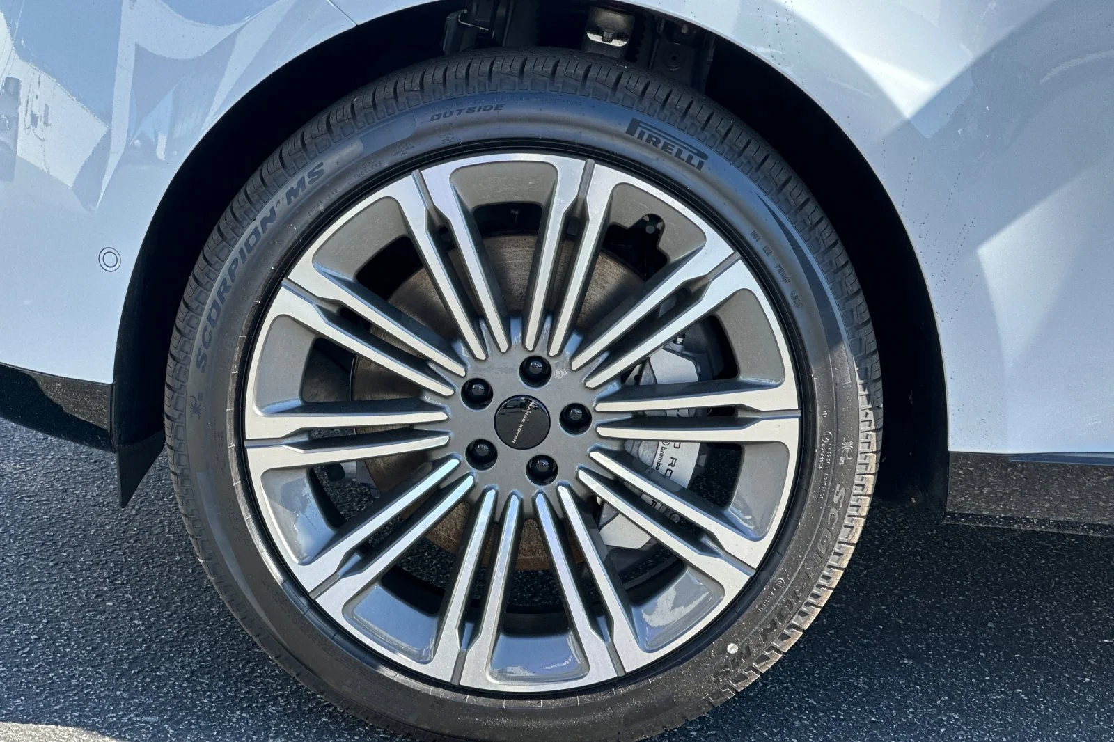 New 2026 Fuji White Land Rover SE image 25