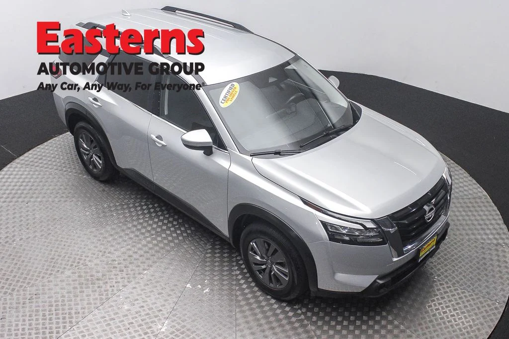 Used 2025 Silver Nissan SV image 3
