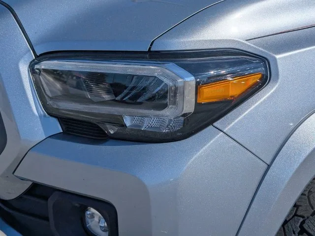 Used 2022  Toyota SR image 9