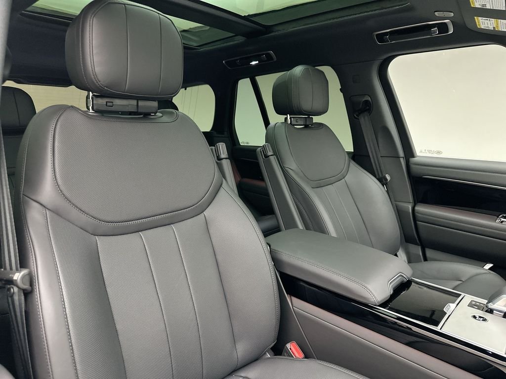 New 2026 Fuji White Land Rover SE image 6