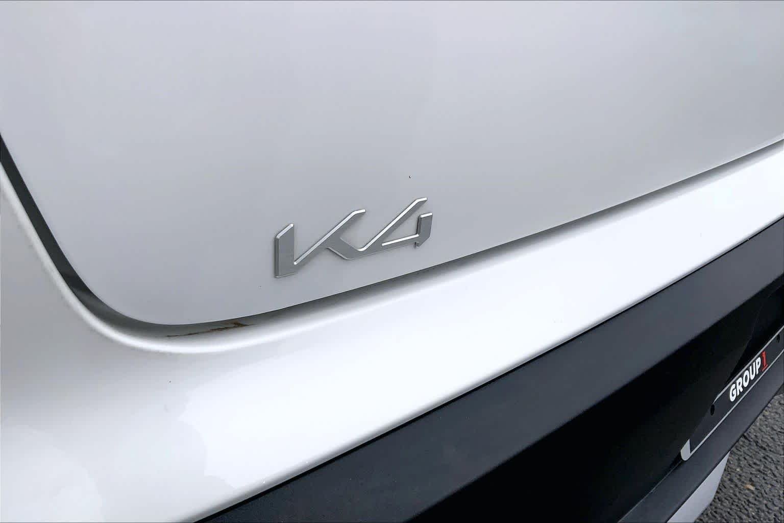 Used 2025 Snow White Pearl Kia LXS image 31