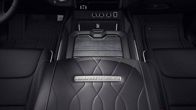 New 2027 Diamond Black Crystal Pearl-Coat Exterior Paint Ram Limited image 16