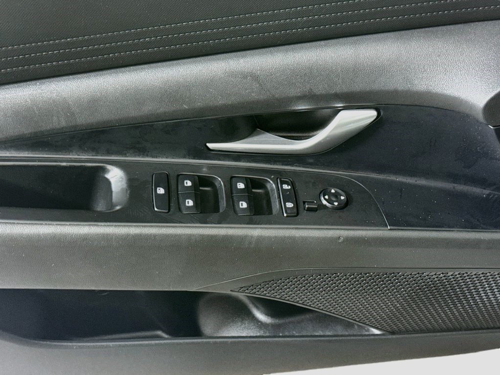 Used 2025 Amazon Gray Hyundai SE image 19