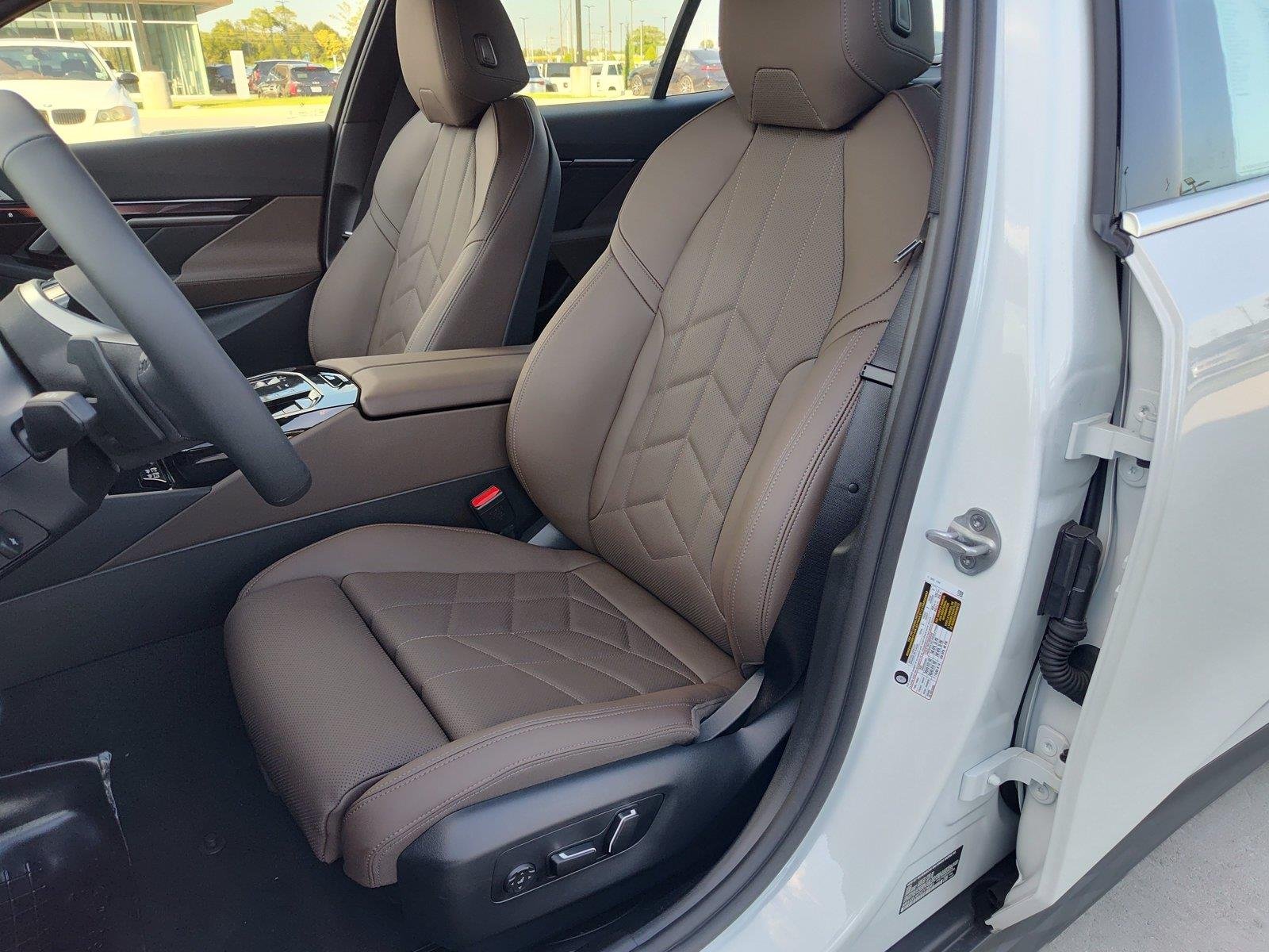 New 2027 Mineral White Metallic BMW 530i image 6