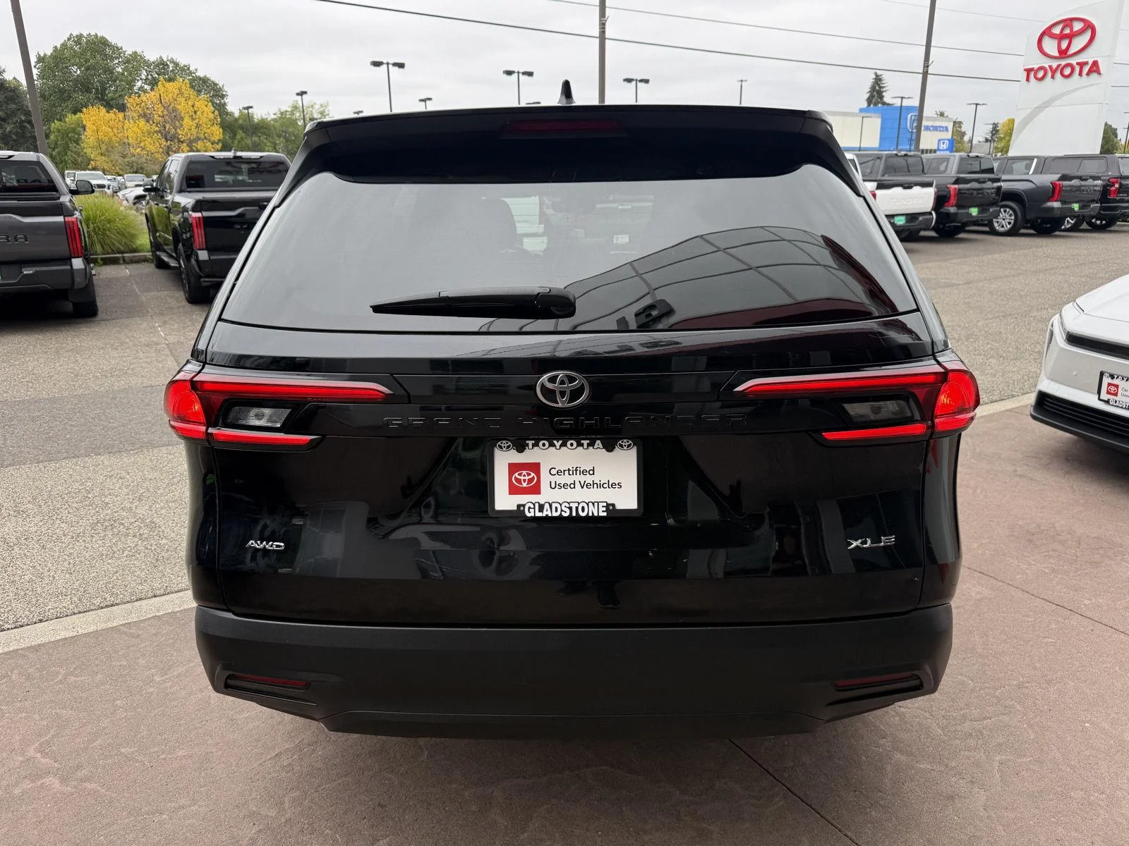 Used 2025 Midnight Black Metallic Toyota XLE image 7