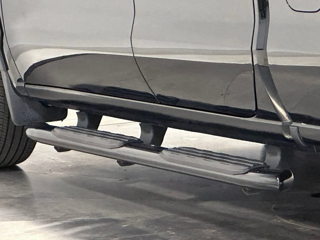 Used 2019 BLACK Chevrolet RST image 16