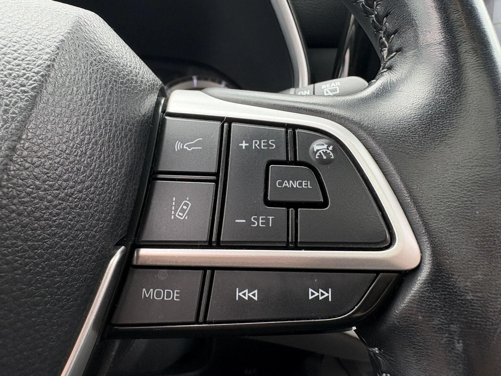 Used 2022 Magnetic Gray Metallic Toyota XLE image 22