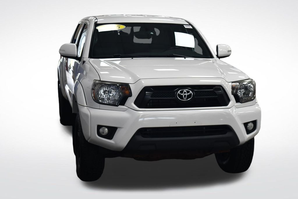 Used 2015 Super White Toyota Base image 3