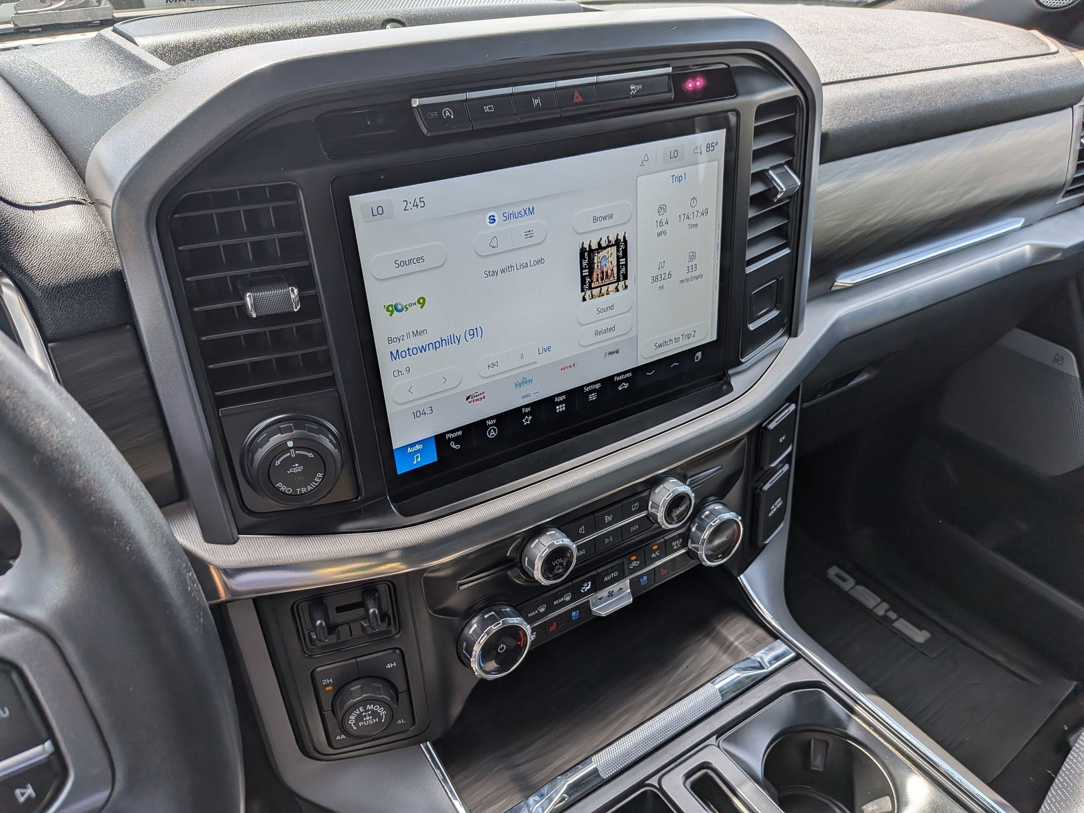 Certified Used 2024 Oxford White Ford LARIAT image 23