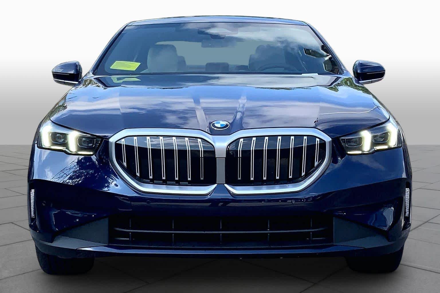 New 2027 Tanzanite Blue II Metallic BMW 530i xDrive image 3