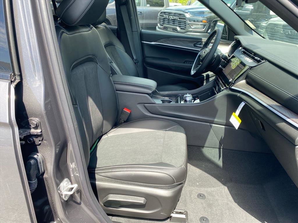 New 2026 Baltic Gray Metallic Clear-Coat Exterior Paint Jeep Altitude image 16