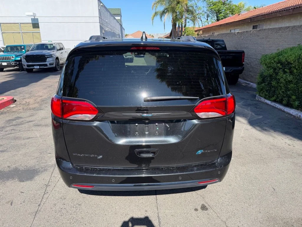 Used 2019 Black Chrysler Limited image 13