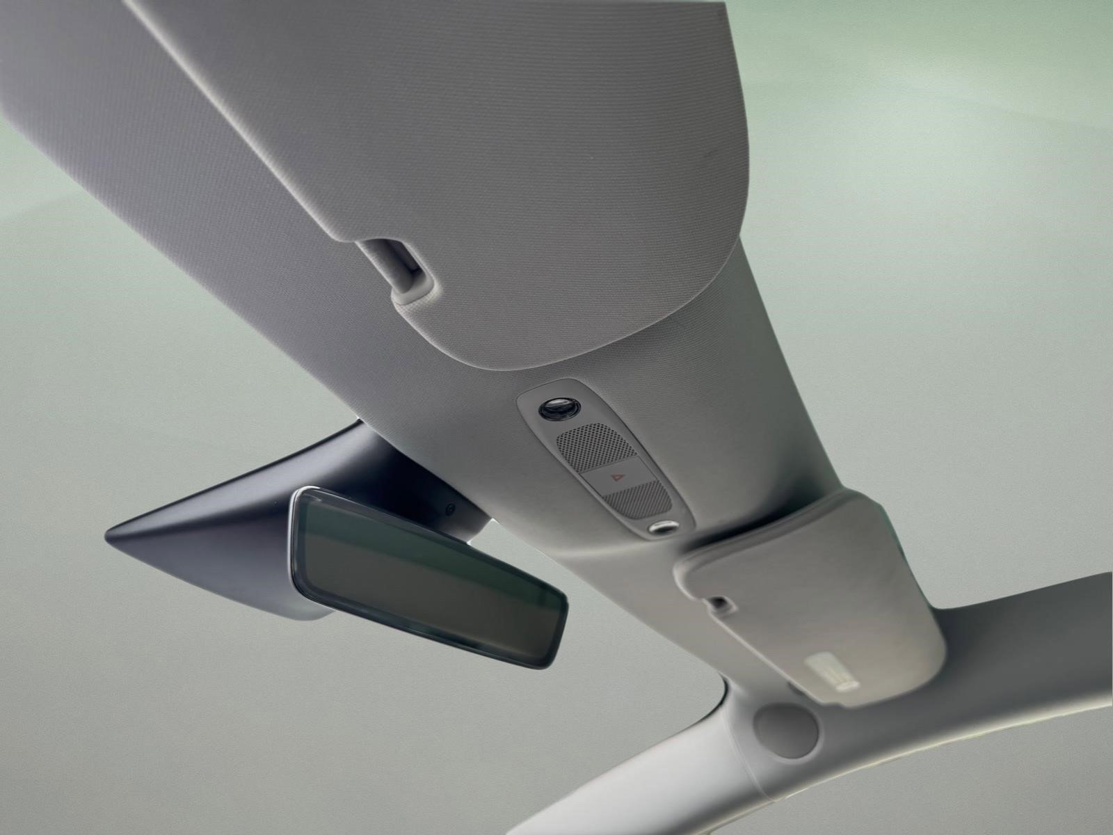 Used 2023  Tesla Base image 27