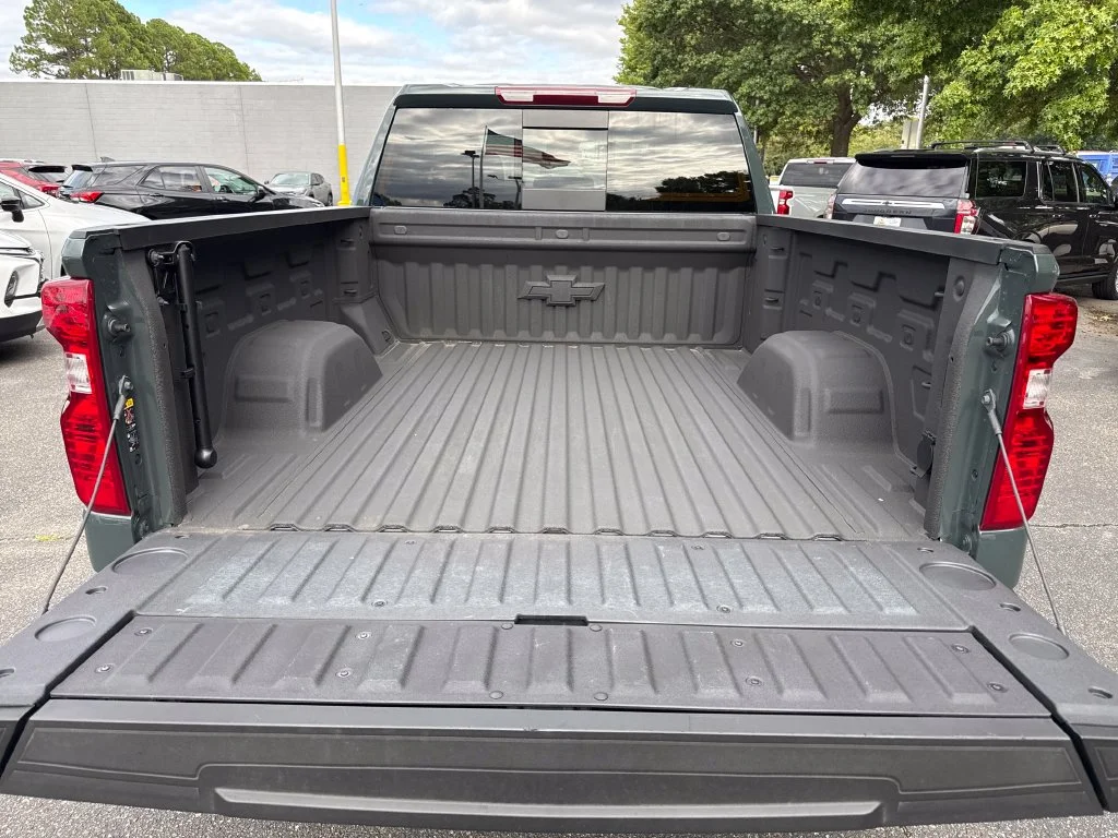 Used 2025 Gray Chevrolet LT image 21