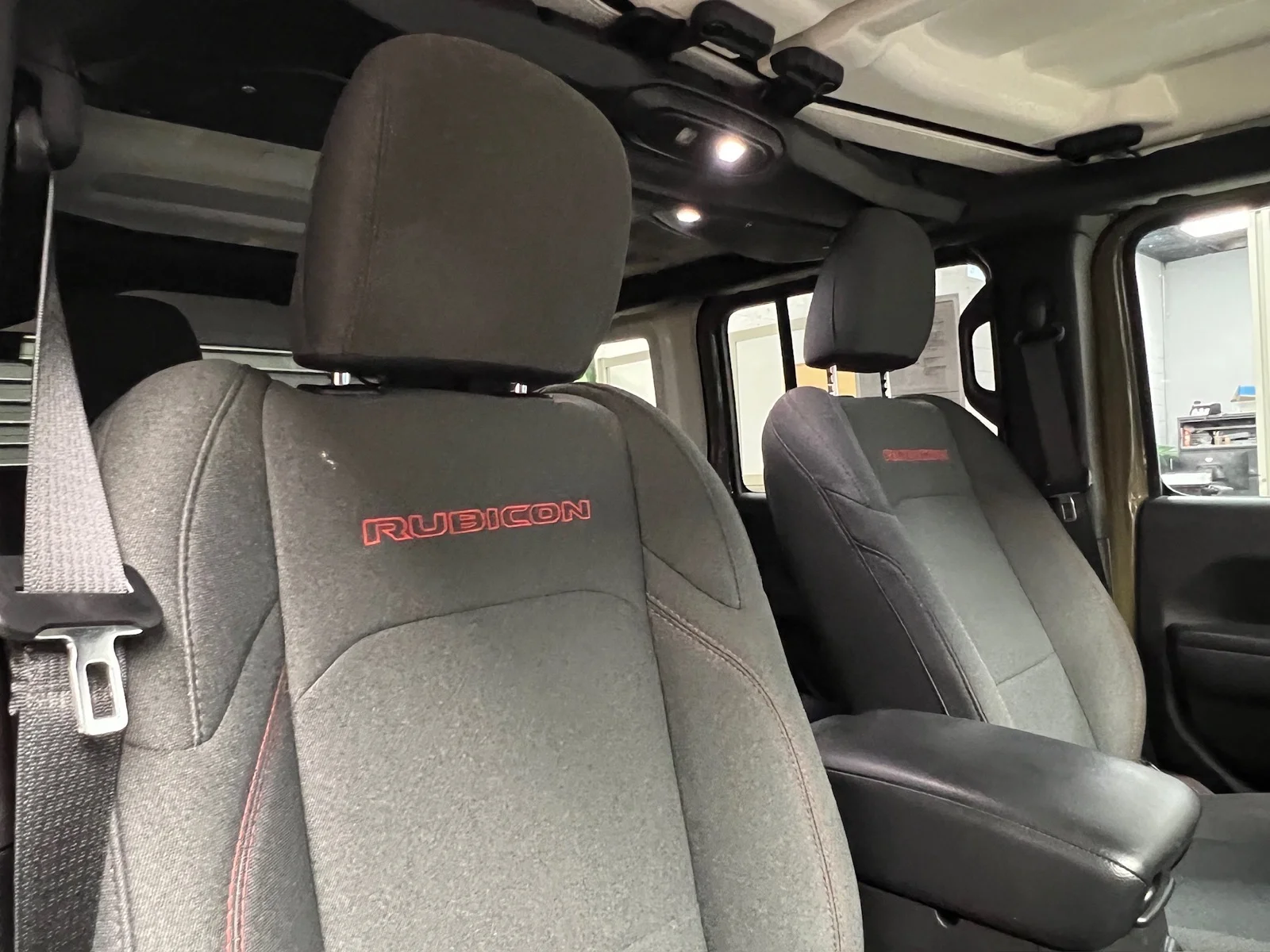 Used 2025  Jeep Rubicon image 22