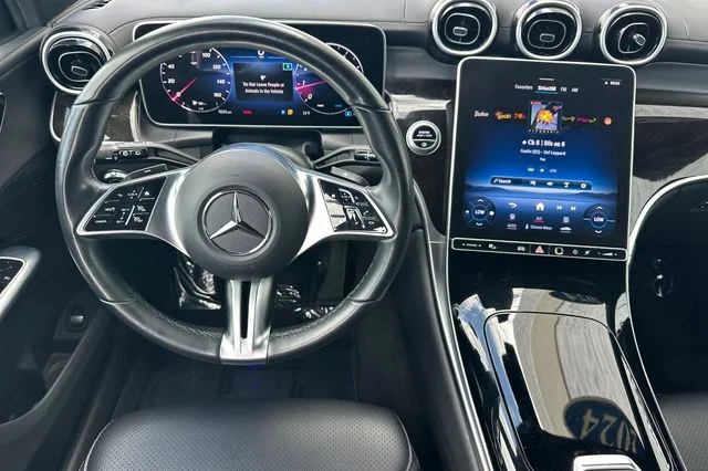 Used 2024  Mercedes-Benz GLC 300 image 16