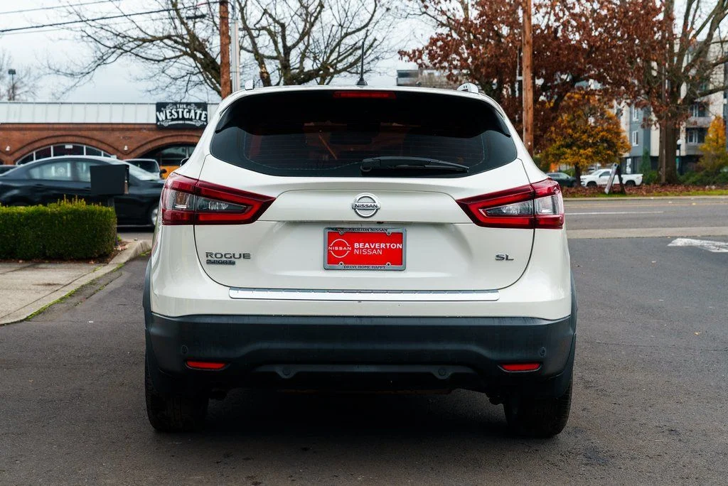 Used 2020 White Nissan SL image 5