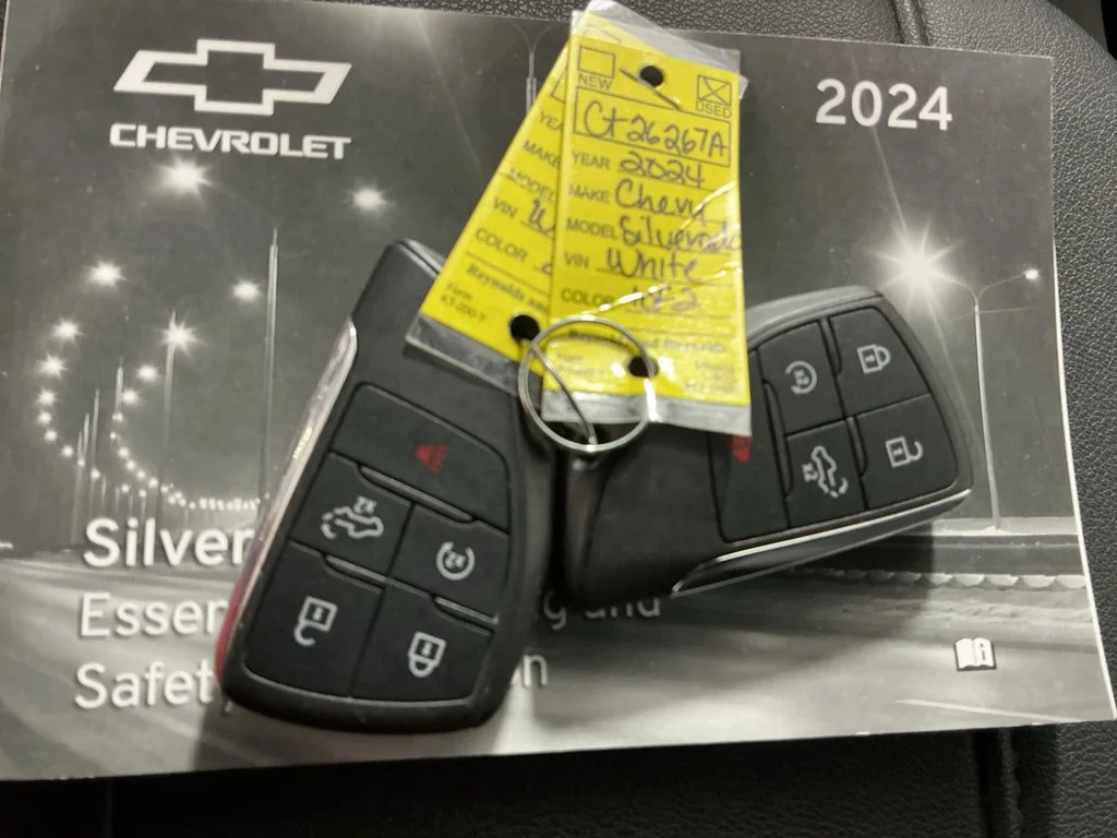 Used 2024 Summit White Chevrolet RST image 26