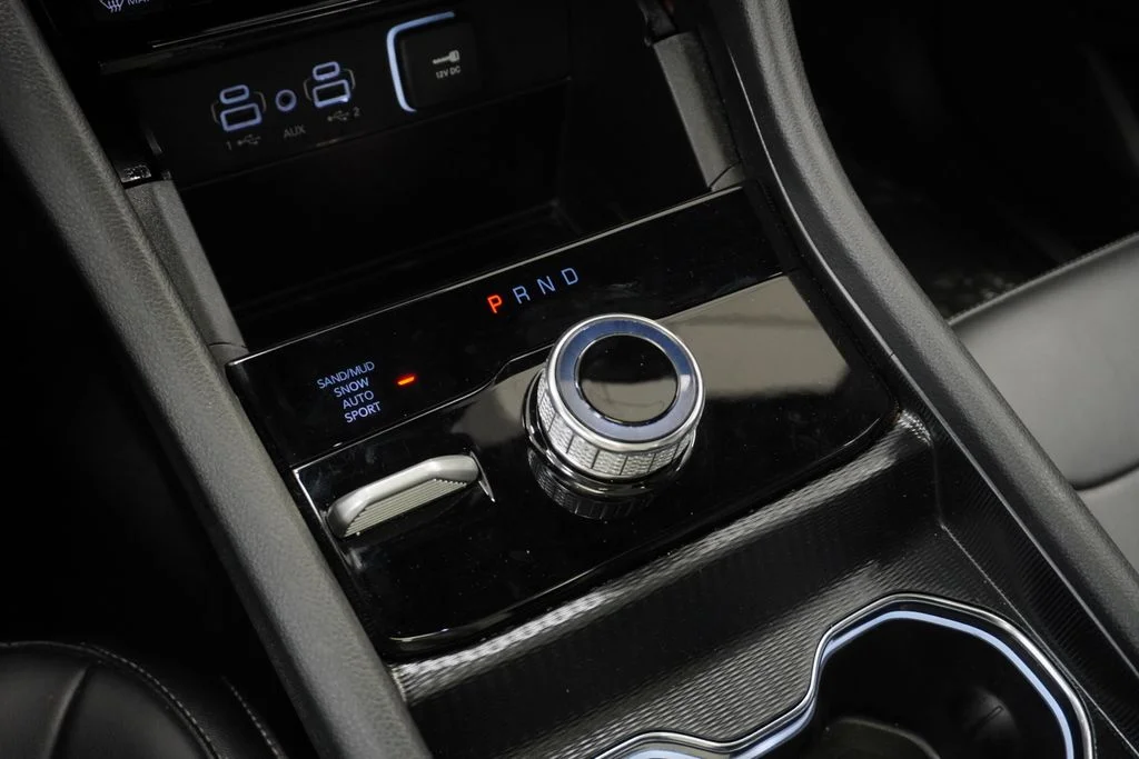 Used 2025 White Jeep Limited image 38