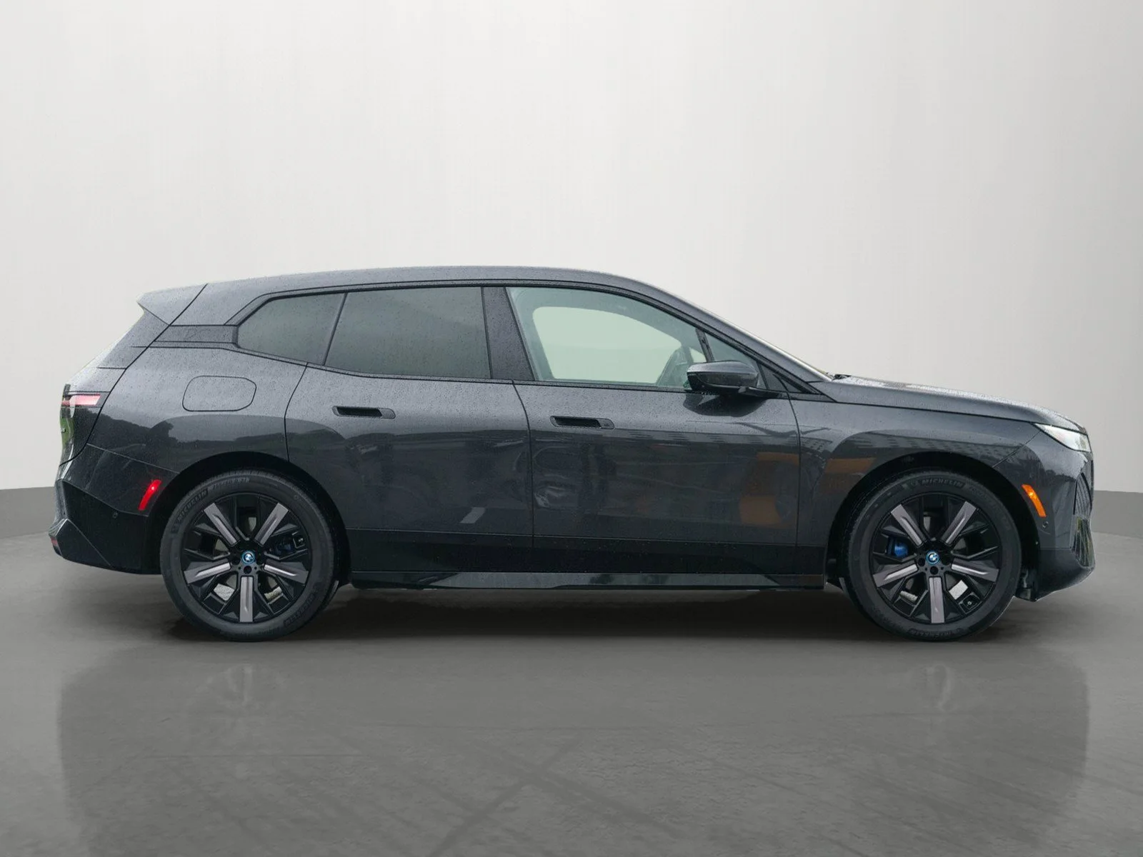 Used 2024 Dark Graphite Metallic BMW xDrive50 image 8