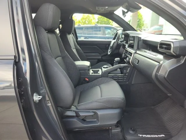Certified Used 2025  Toyota SR5 image 22