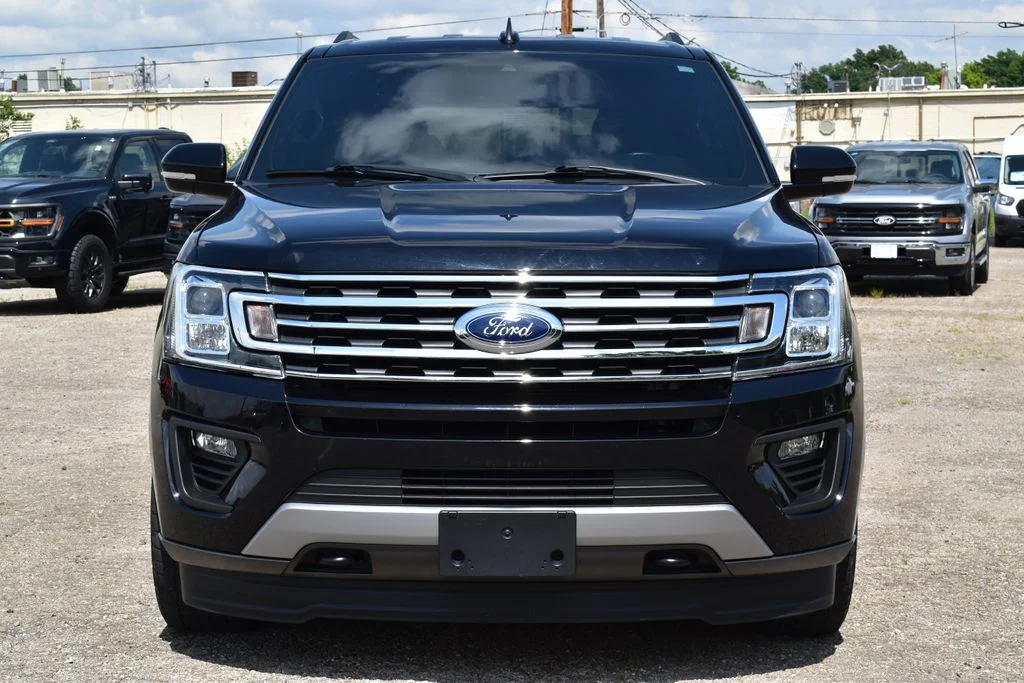 Used 2020 Agate Black Metallic Ford XLT image 2
