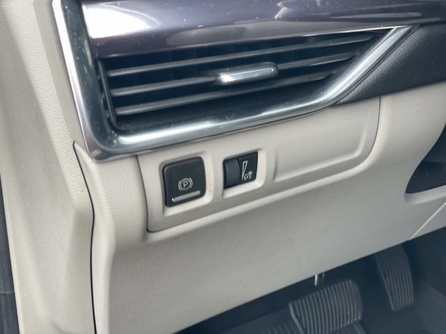 Used 2021 Silver Cadillac Luxury image 19