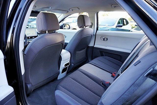 Used 2024 Black Hyundai SEL image 16